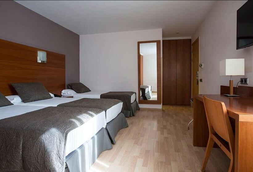 Habitación Triple Estándar, Via Augusta