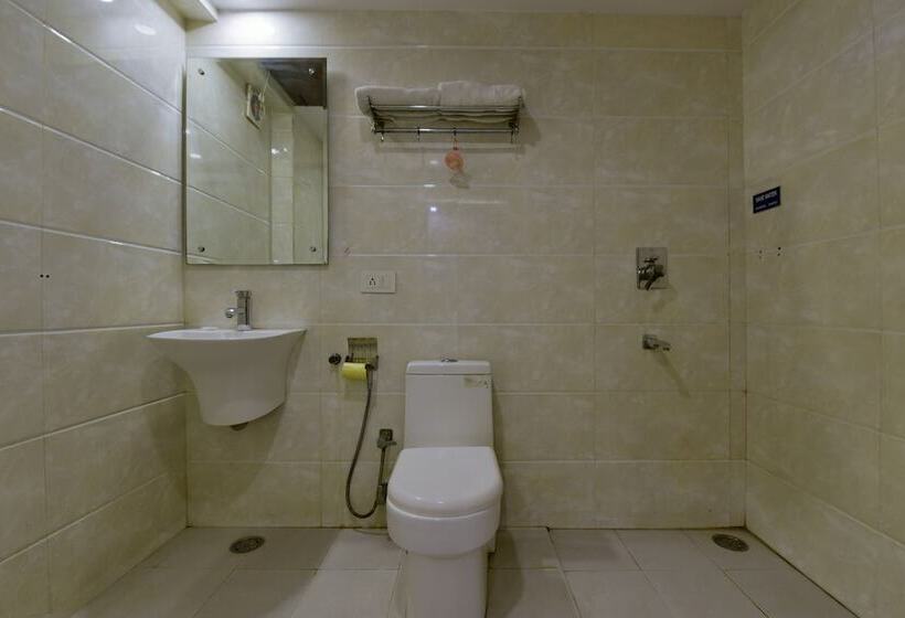 Номер Deluxe, Capital O 2242 Hotel Yuvraj Deluxe