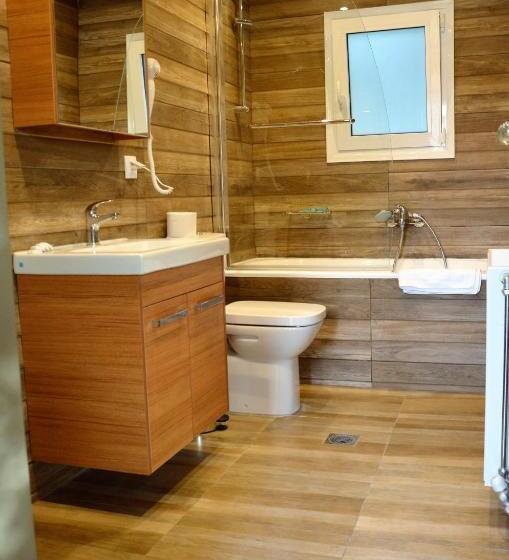 بانگلوی لوکس, Ampoulos Rooms & Apartments