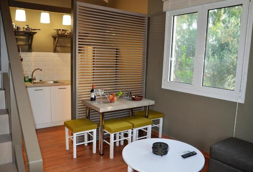 بانگلوی لوکس, Ampoulos Rooms & Apartments