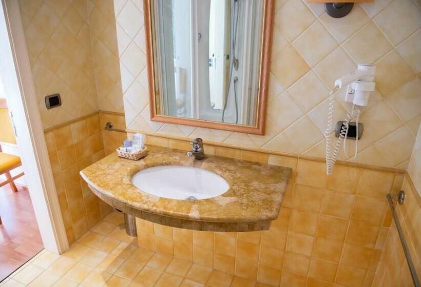 חדר סטנדרט לשלושה, Ostello Settecolli Sport