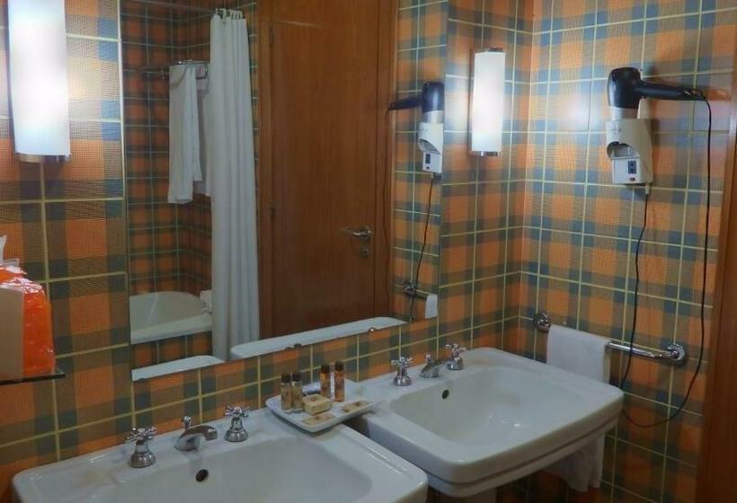 Номер Стандарт Трехместный, Golden Tulip Caramulo