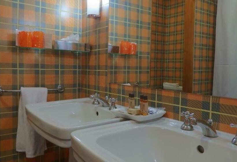 Номер Стандарт, Golden Tulip Caramulo