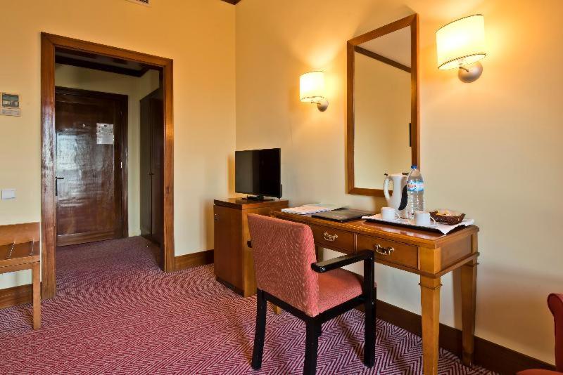Номер Стандарт, Golden Tulip Caramulo