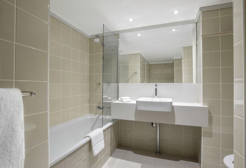 스탠다드 스튜디오, Mantra Chatswood