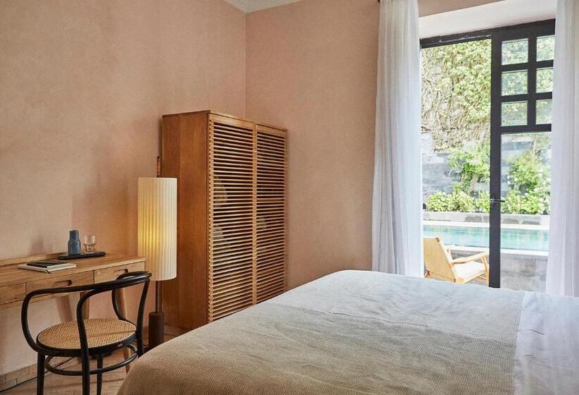 سوییت با چشم‌انداز استخر, Boutique Hotel Mendi Argia