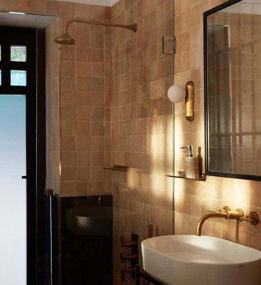 اتاق لوکس با بالکن, Boutique Hotel Mendi Argia