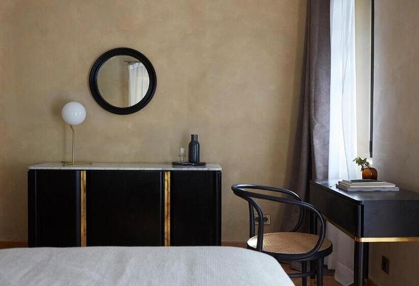 اتاق لوکس با بالکن, Boutique Hotel Mendi Argia