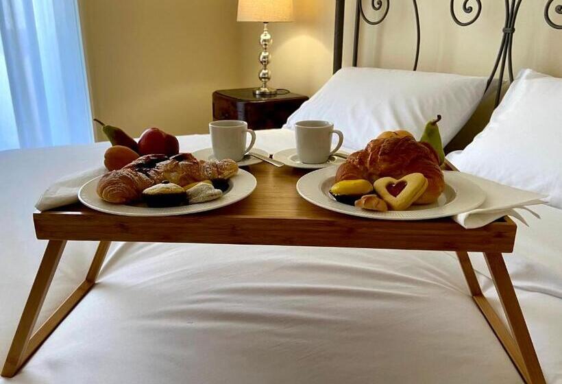 اتاق لوکس با بالکن, Palazzo Florio Boutique Residence