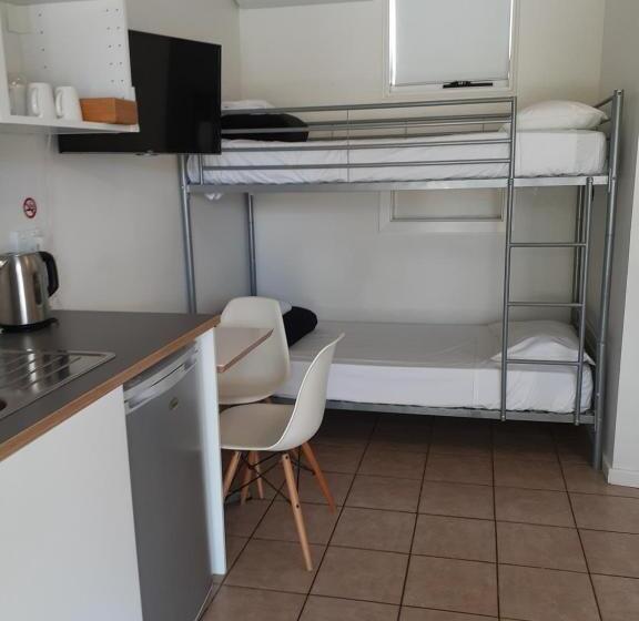 이코노이 4인룸, Belmont Palms Motel