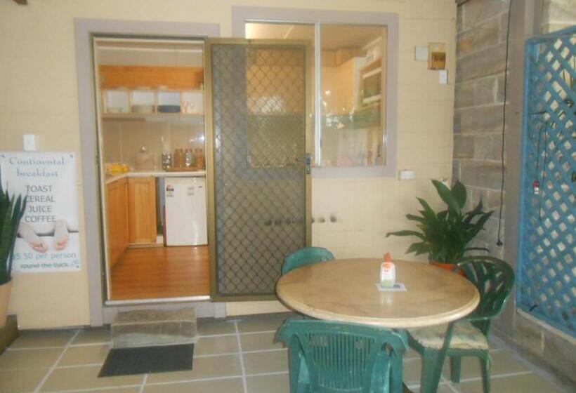 패밀리 룸, Mount View Motel