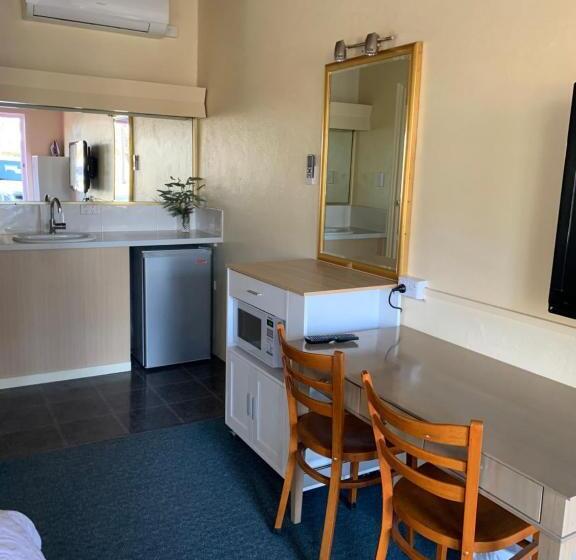 스탠다드 룸 킹사이즈 침대, Temora Motel