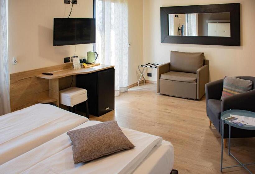 اتاق استاندارد با چشم‌انداز دریاچه, Camping Europa