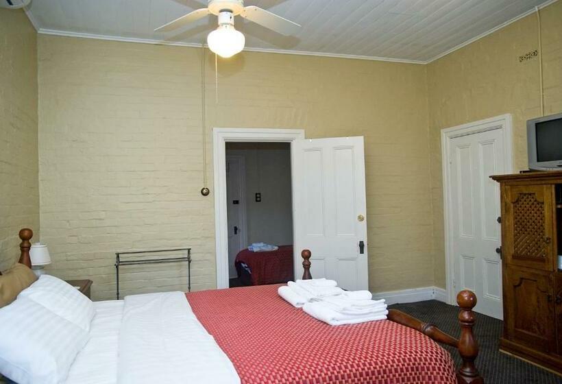 Дом 2 Спальни, Hermitage Hill Country Retreat