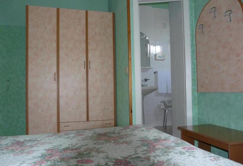 اتاق استاندارد سه نفره, Vecchia Rimini