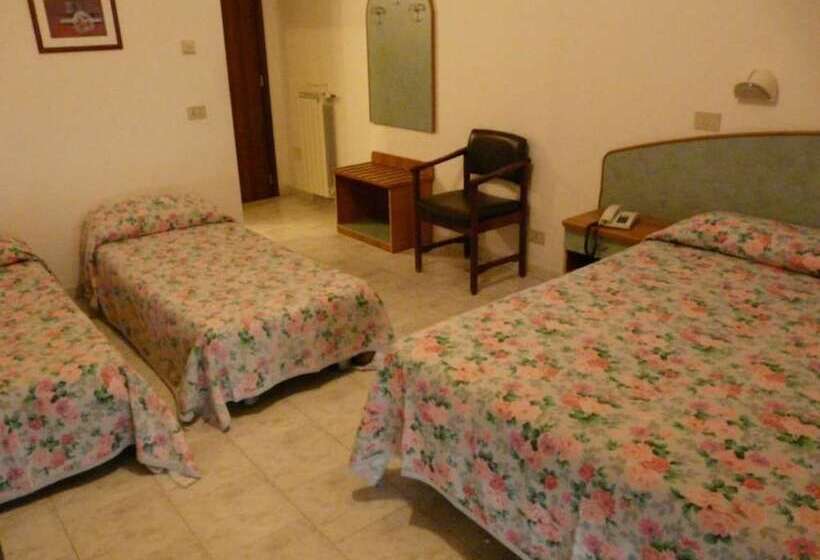 اتاق استاندارد چهار تخته, Vecchia Rimini