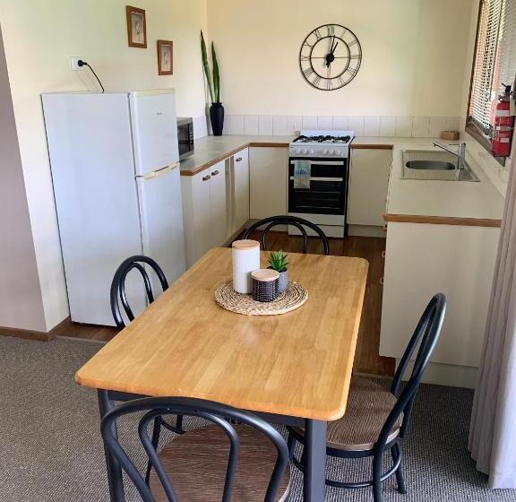 1 Bedroom Apartment Mountain View, Montville Holiday Apartments