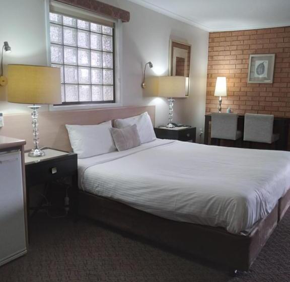 스위트 킹사이즈 침대, Bristol Hill Motor Inn