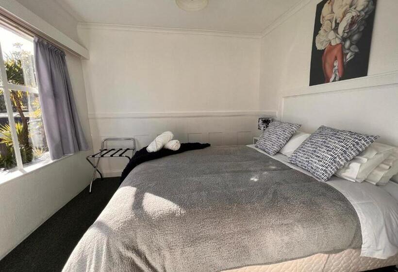 Family flat with sea view, Smugglers Rest Apartments Dover