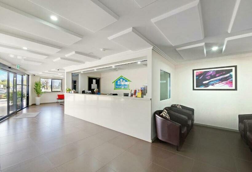 Люкс, Value Suites Penrith