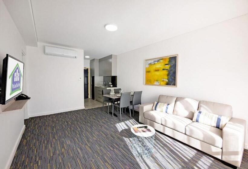 Люкс, Value Suites Penrith