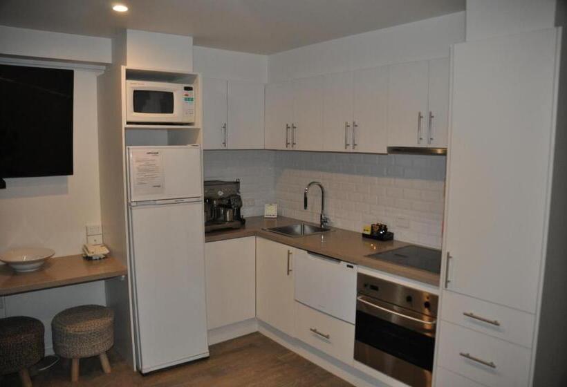 침실 3개 아파트, White Crystal Apartments