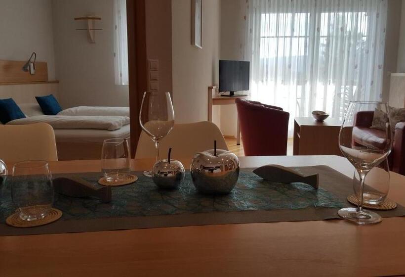 Семейные Апартаменты, & Restaurant Karpfen