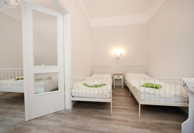 شقة غرفتين نوم مزودة بتراس, öreg Malom Apartmanház