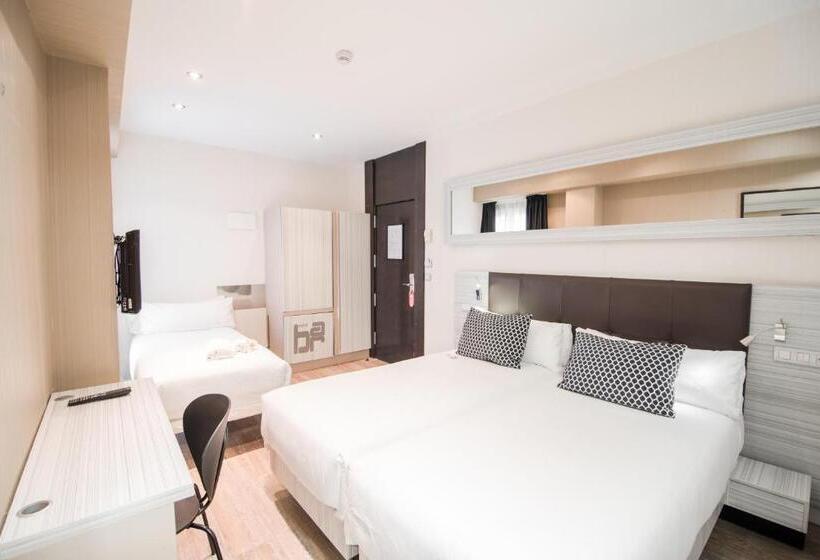 اتاق استاندارد سه نفره, Petit Palace Puerta Del Sol