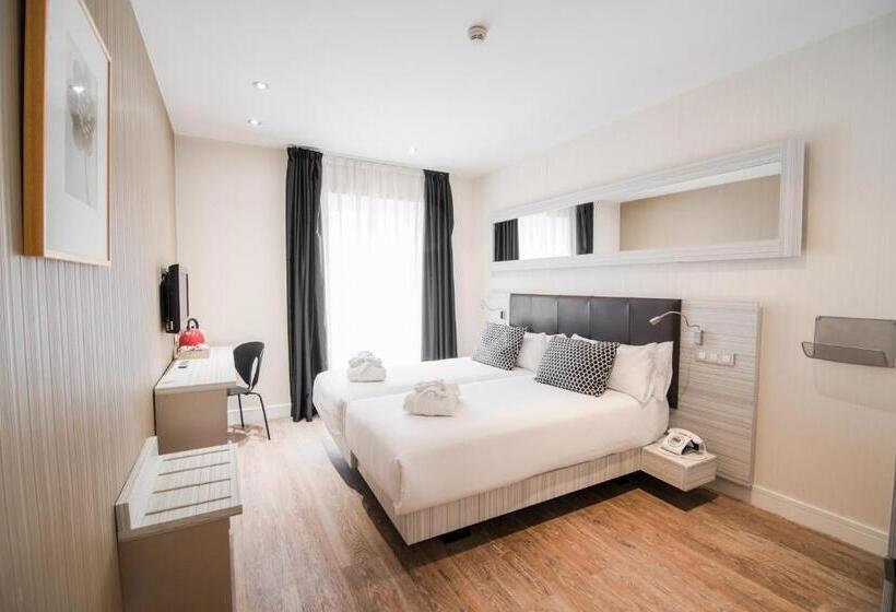 اتاق استاندارد با چشم‌انداز شهر, Petit Palace Puerta Del Sol