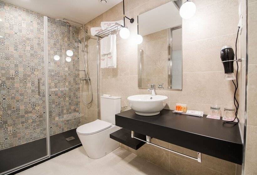 اتاق استاندارد چهار تخته, Petit Palace Puerta Del Sol