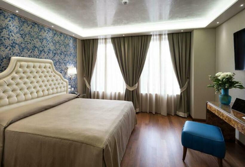 اتاق لوکس با چشم‌انداز شهر, Santa Chiara