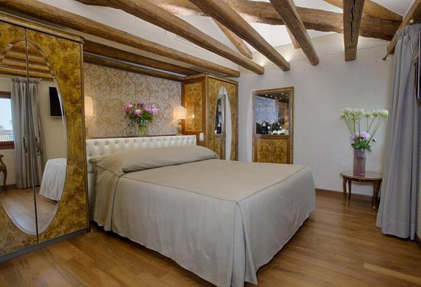 سوئیت با چشم‌انداز, Santa Chiara