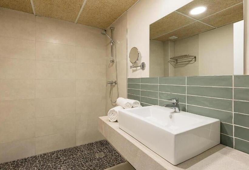Номер Стандарт, Marsenses Paradise Club