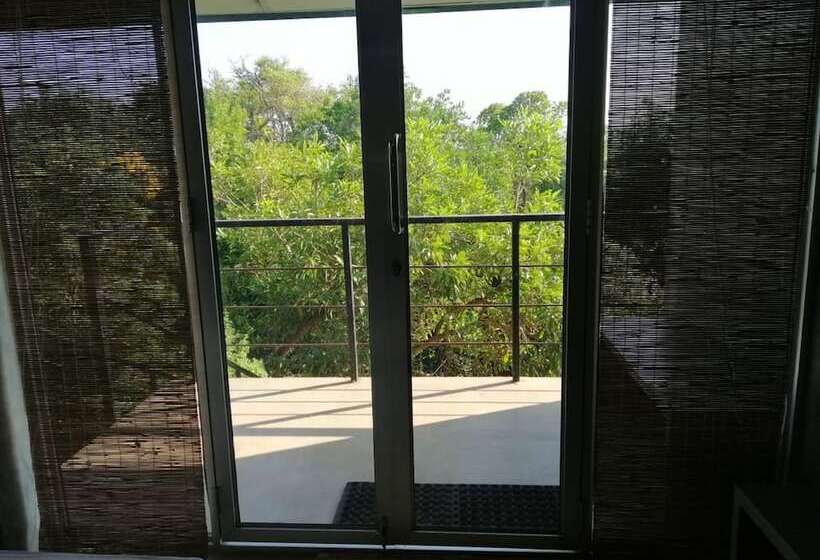 Семейный Номер, Wilpattu Nature Resort