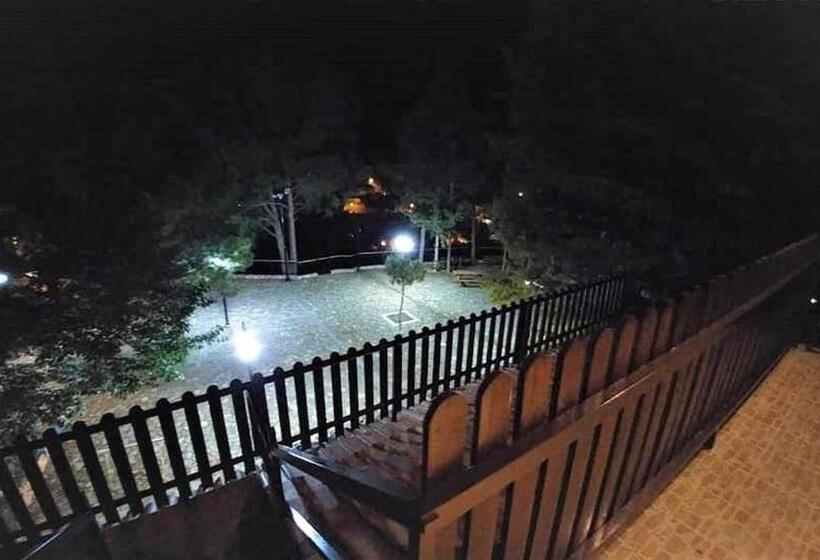 豪华房间, Perneia Rooms