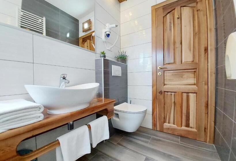 اتاق سوپریور سه تخته, Plitvice Ethno House