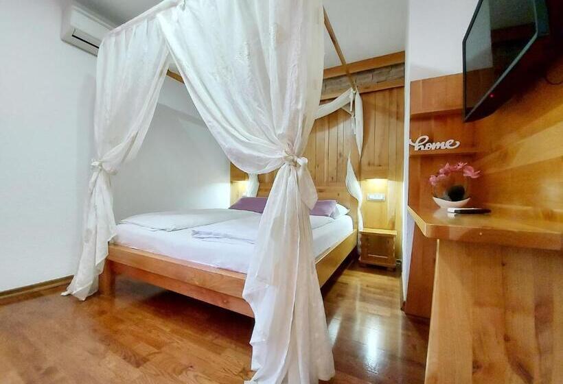 اتاق لوکس, Plitvice Ethno House