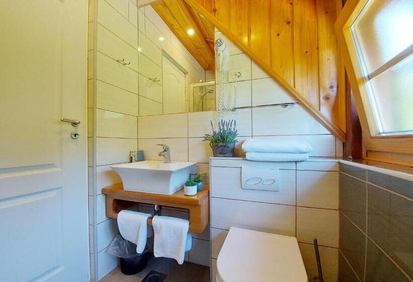 اتاق اکونومی, Plitvice Ethno House