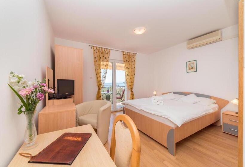 غرفة ديلوكس مطلّة علي البحر مزوَّدة بشُرفة, Captain's Club