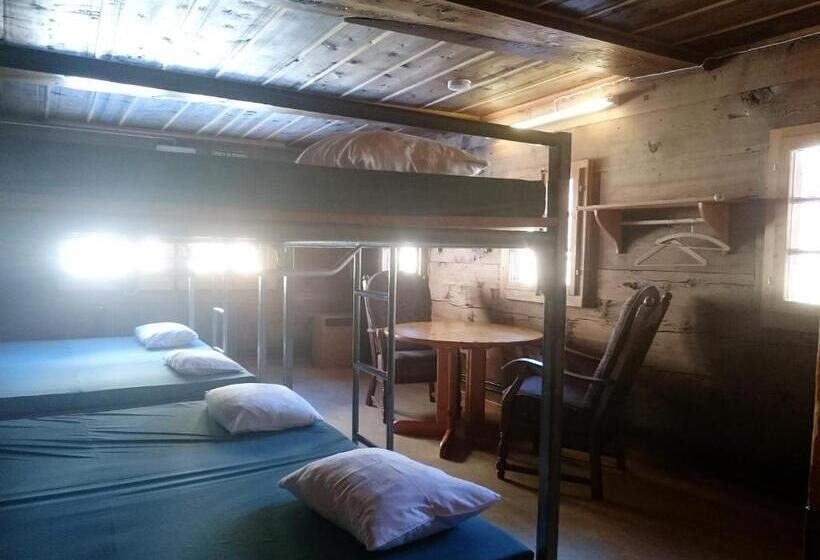 ルームシェアのワンベッド, Hôtel Pension Du Lac Bleu