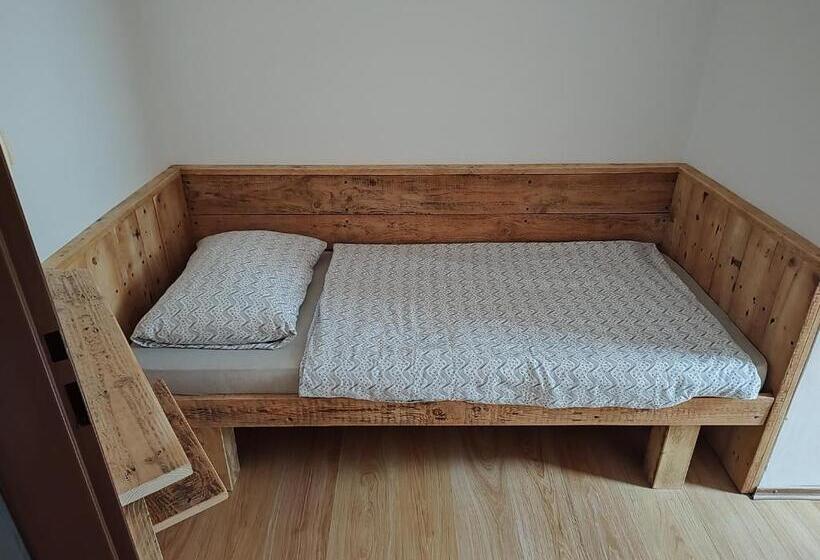 标准单人间, Motel šofér