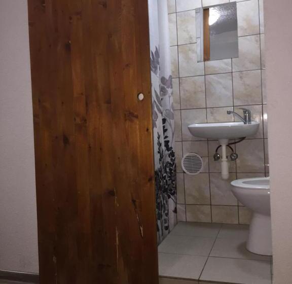 Pokój Standard Trzyosobowy, Motel šofér