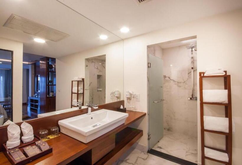 Люкс Клуб, Borei Angkor Resort & Spa