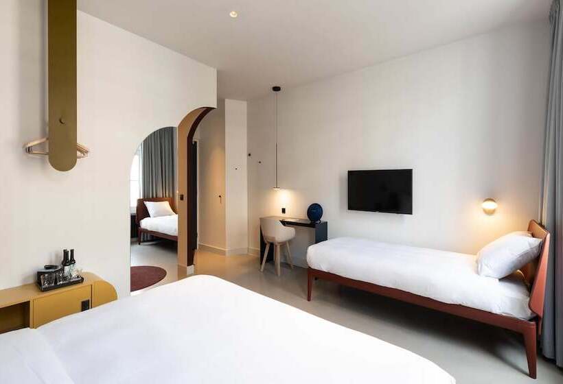 Habitación Triple Estándar, Conscious Hotel Museum Square