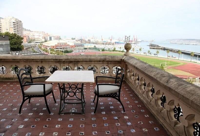 سوییت جونیور با چشم‌انداز دریا, Urh Palacio De Oriol