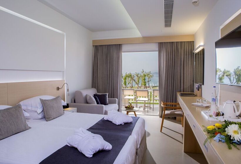 Номер Deluxe Вид на Море, Neptune Luxury Resort