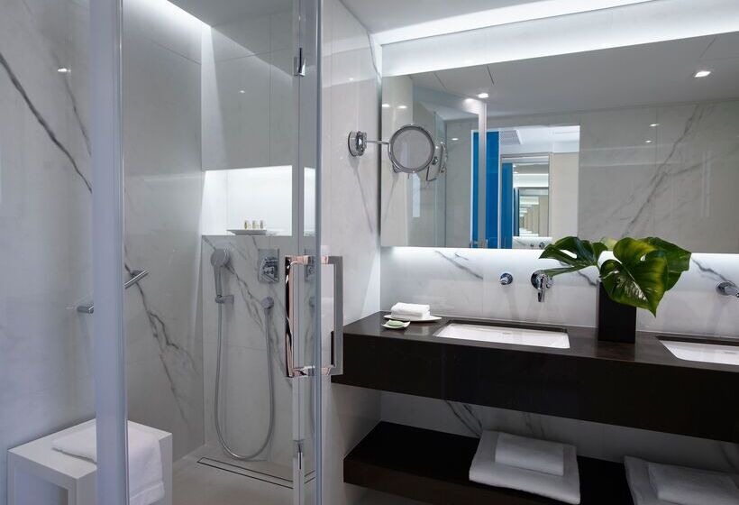 Номер Deluxe, Neptune Luxury Resort