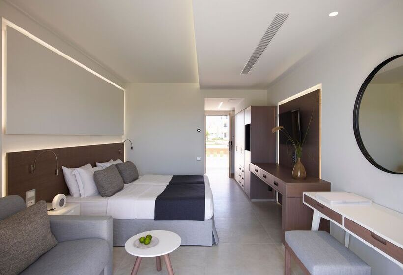 Семейный Номер Deluxe, Neptune Luxury Resort
