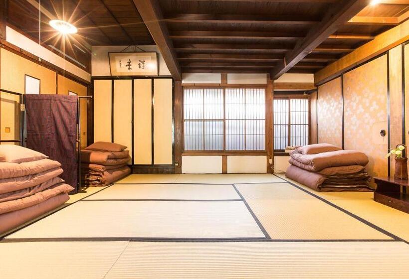 标准四人间共用浴室, Guest House Kura